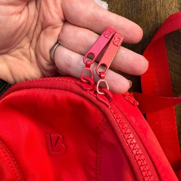Buffbunny mini backpack in lipstick red - Picture 3 of 4